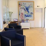 Berkeley فندق دوبروفينك